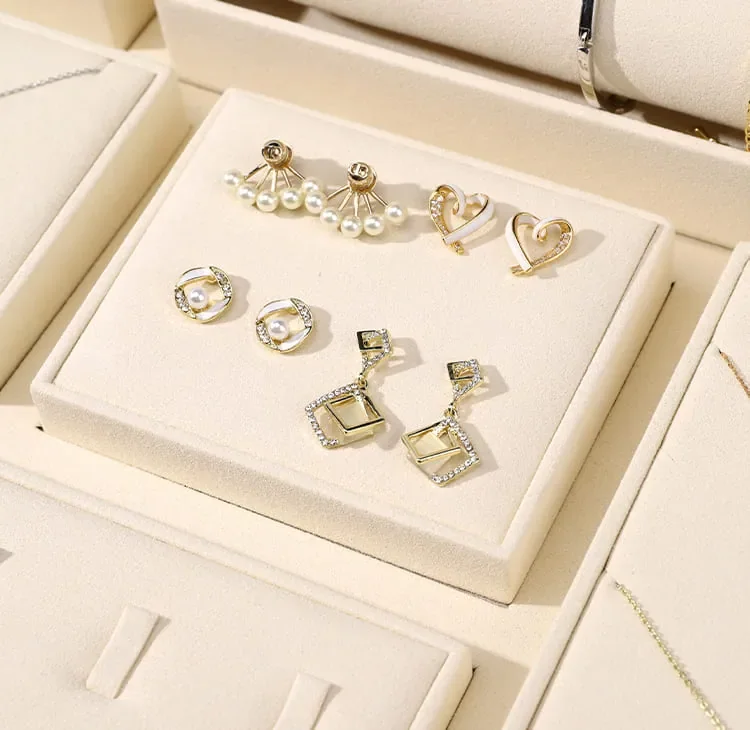 Beige luxury display — reference photograph 5