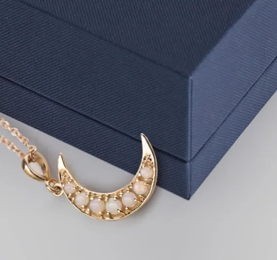 Blue Necklace Jewelry Box — reference photograph 3