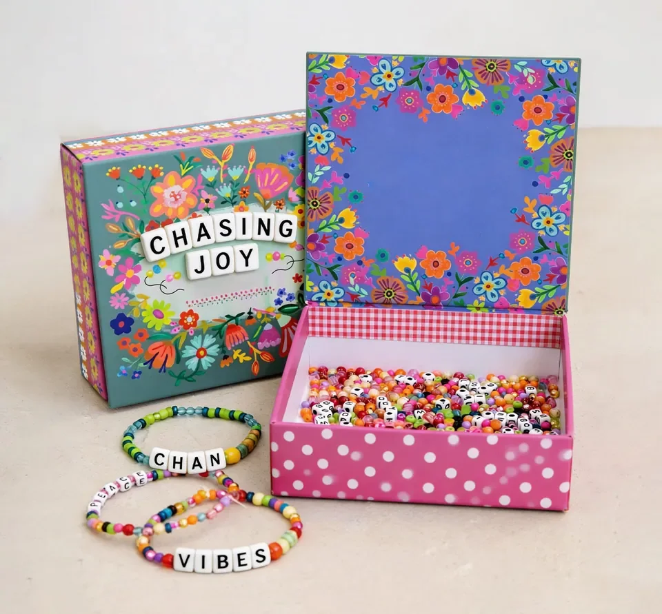 Colorful Floral Magnetic Flip-Top Kids Bracelet Jewelry Box — reference photograph 1