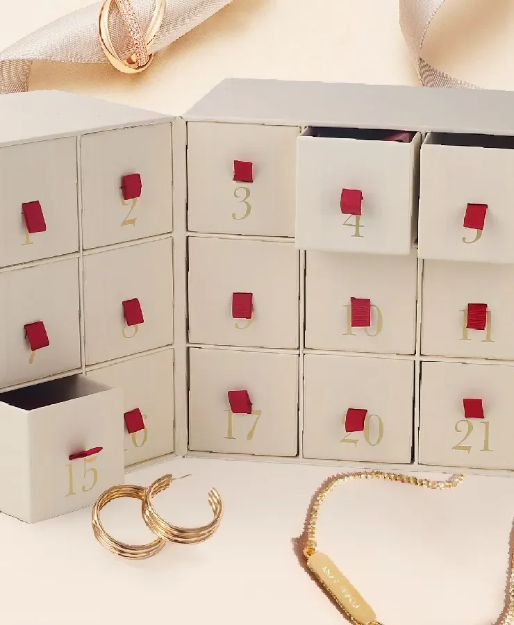 Cream Jewelry Calendar Box — reference photograph 6