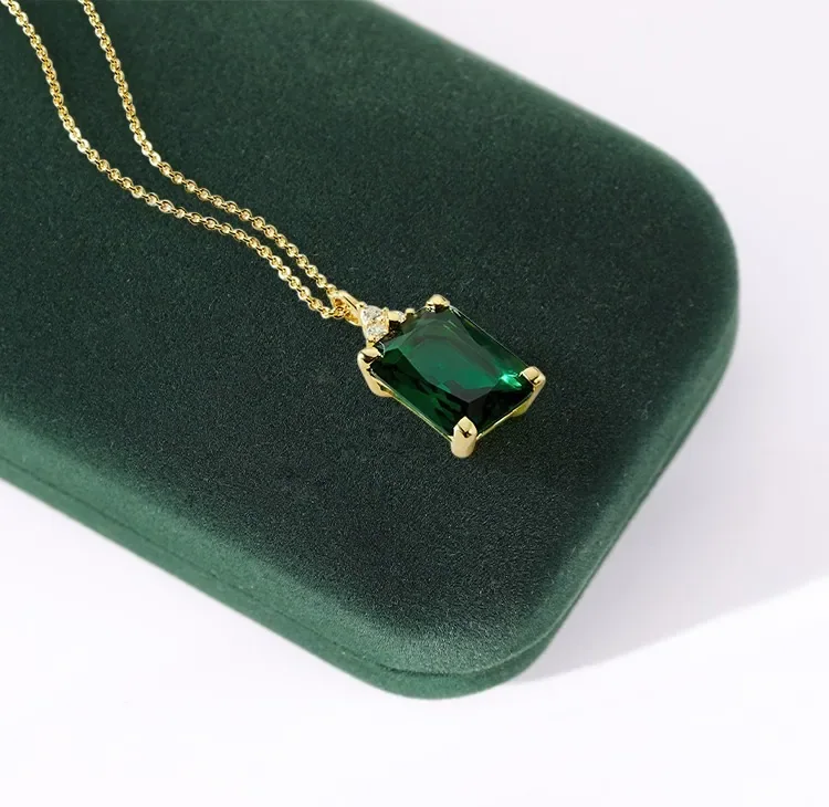 Green Gem Necklace Jewelry Box — reference photograph 5