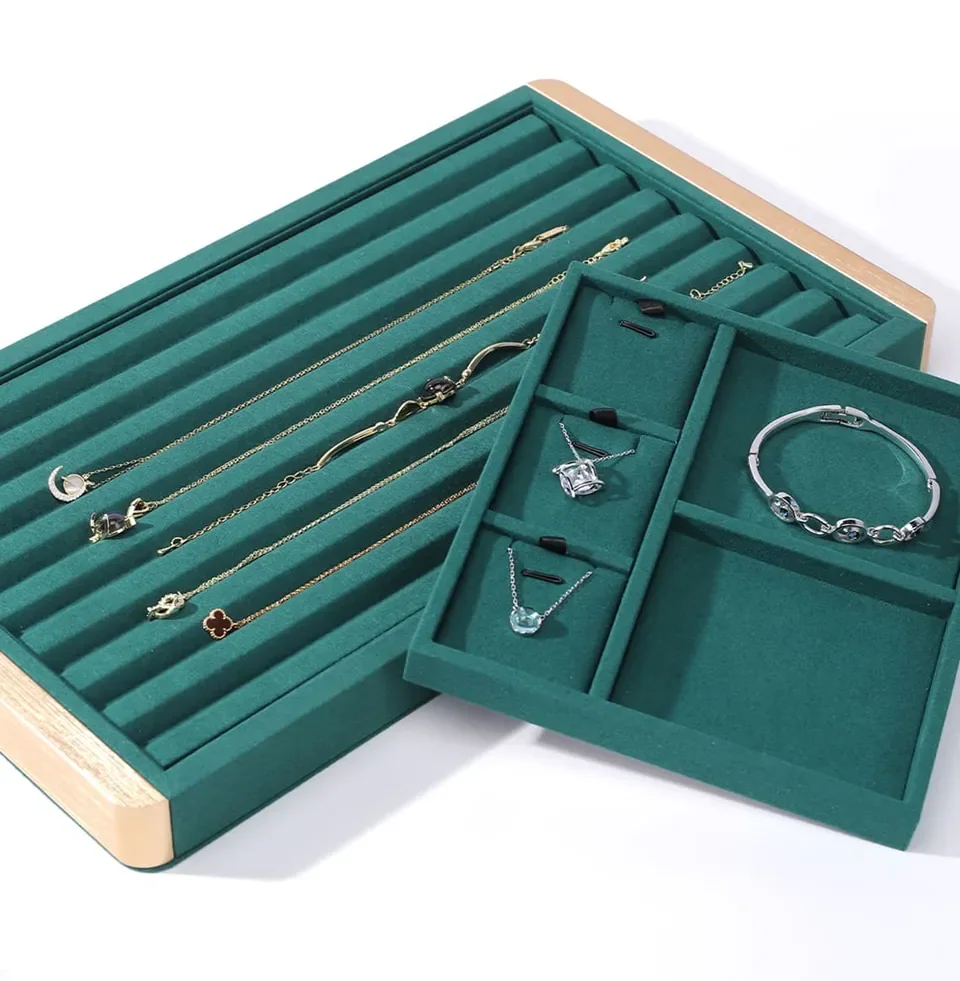 Green texture jewelry display — reference photograph 2