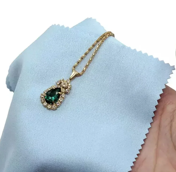 JEWELRY CLEANING CLOTH — reference photograph 5