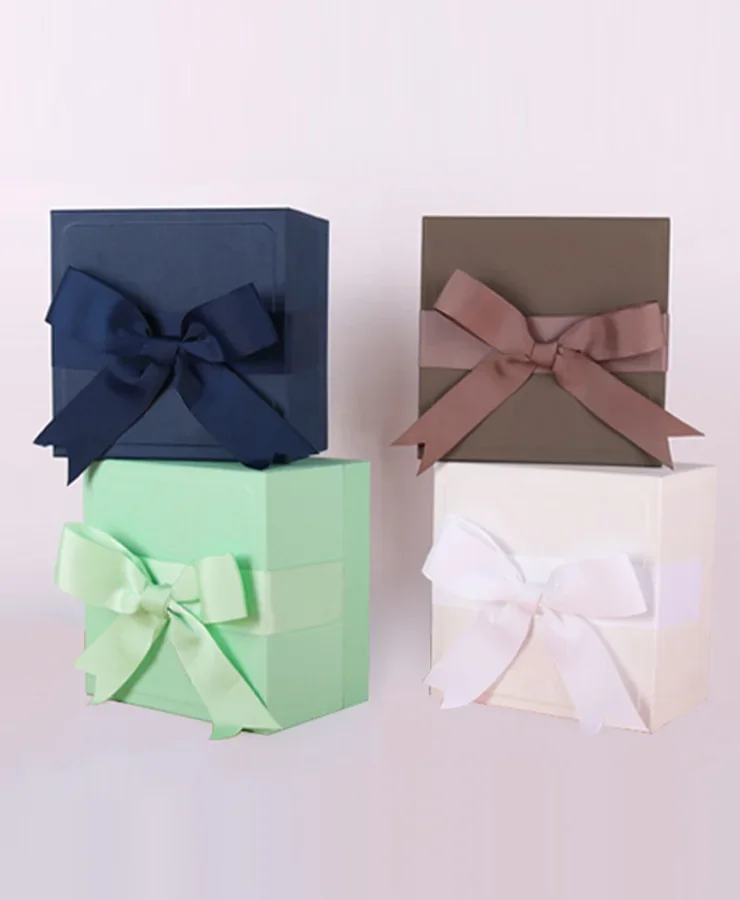 Jewelry presentation boxes and packaging details