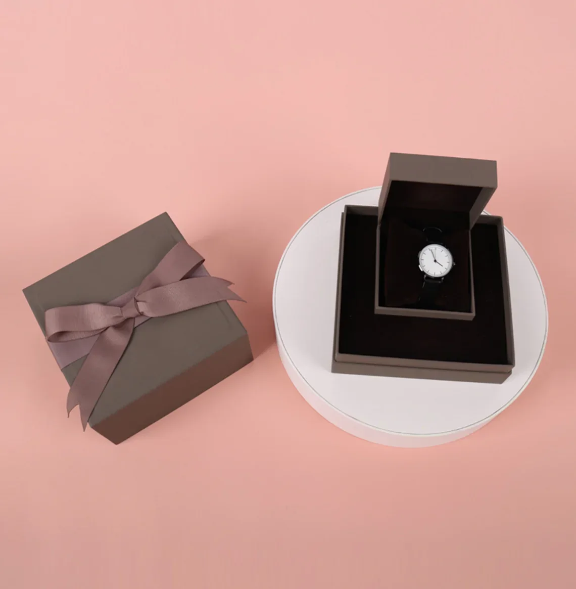 Jewelry presentation boxes and packaging details
