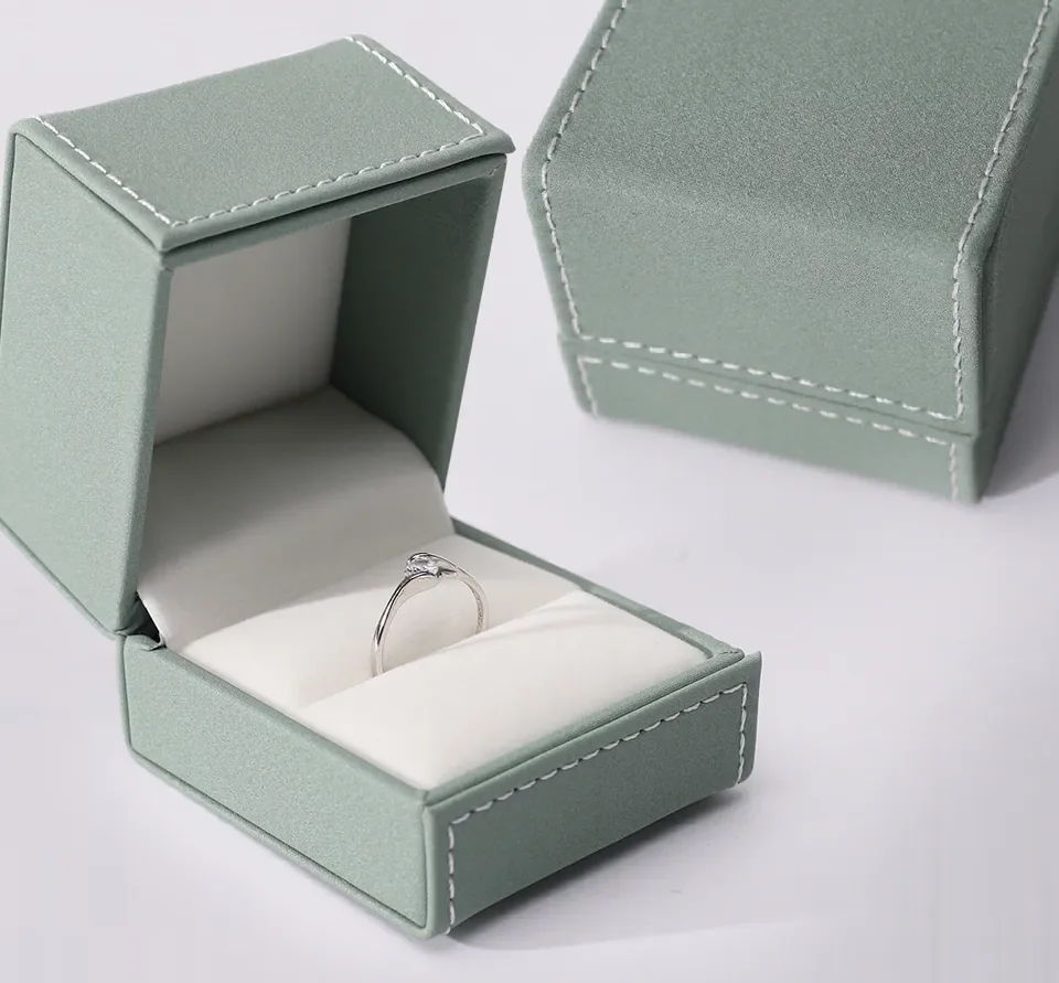 Lovely Prasinous Wedding Ring Box — reference photograph 1