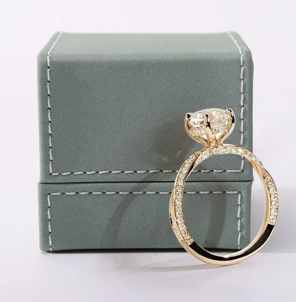Lovely Prasinous Wedding Ring Box — reference photograph 2