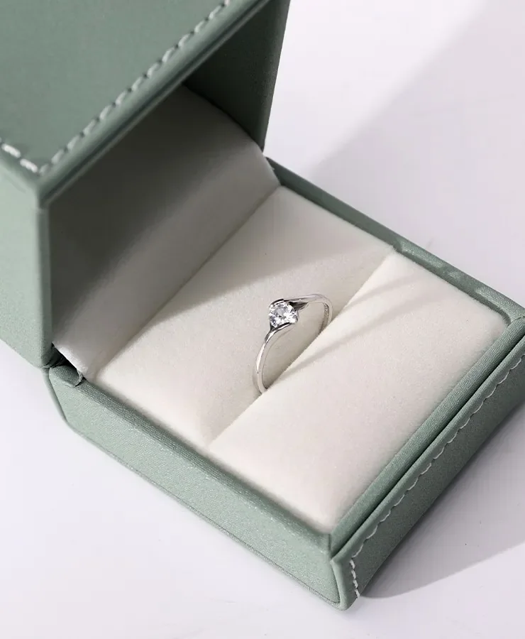Lovely Prasinous Wedding Ring Box — reference photograph 6