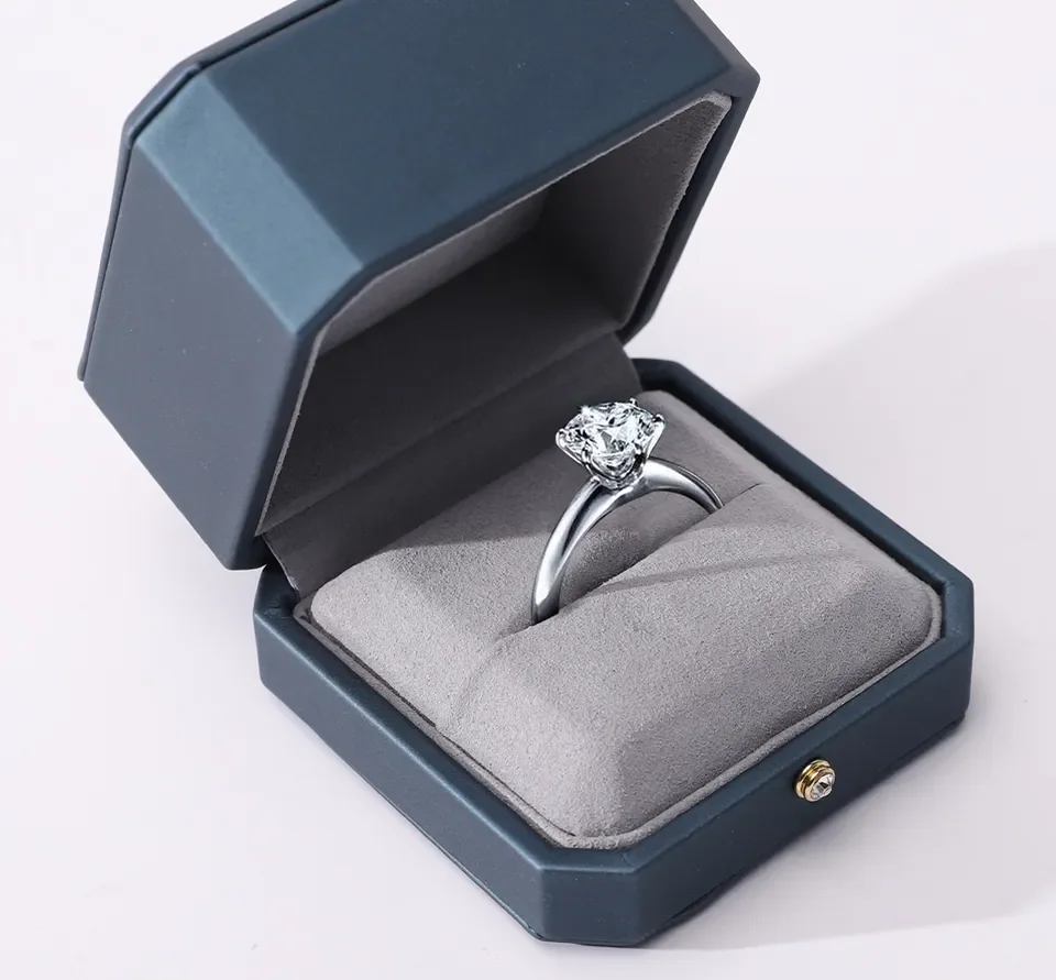 Luxury Blue Diamond Ring Box — reference photograph 1