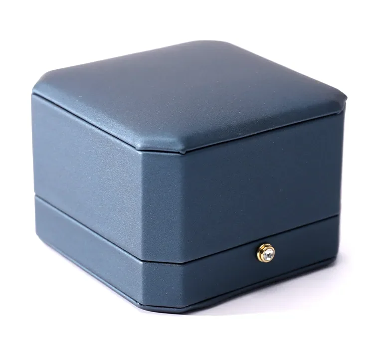 Luxury Blue Diamond Ring Box — reference photograph 5