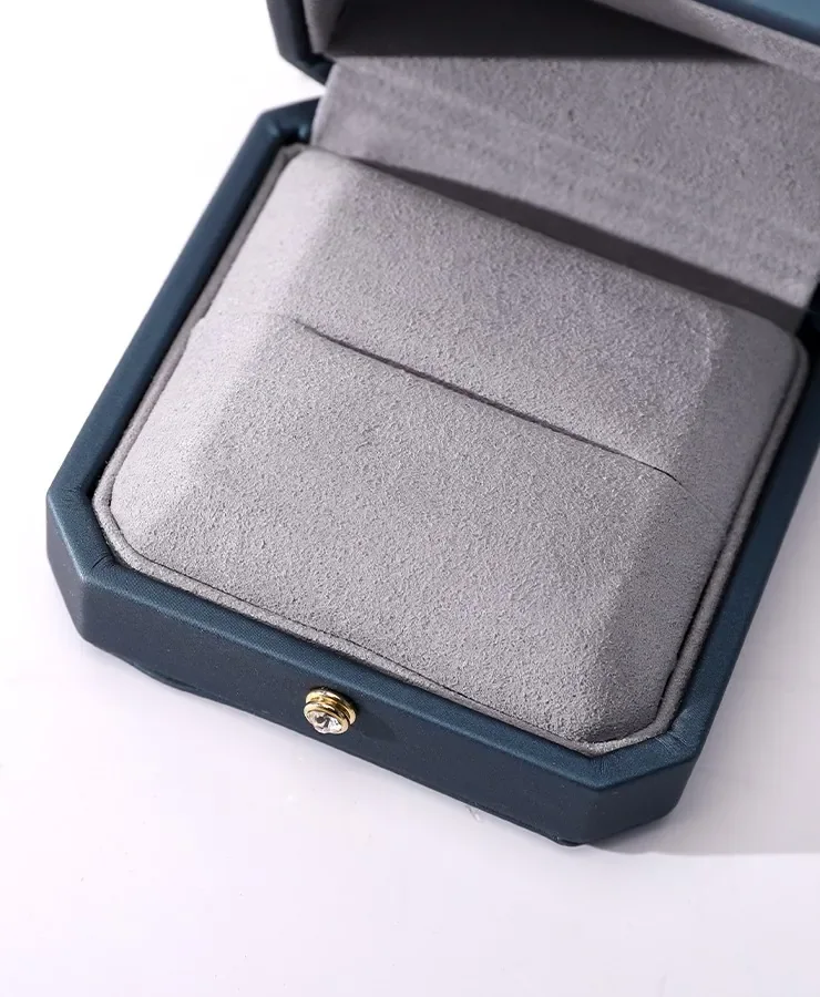 Luxury Blue Diamond Ring Box — reference photograph 6