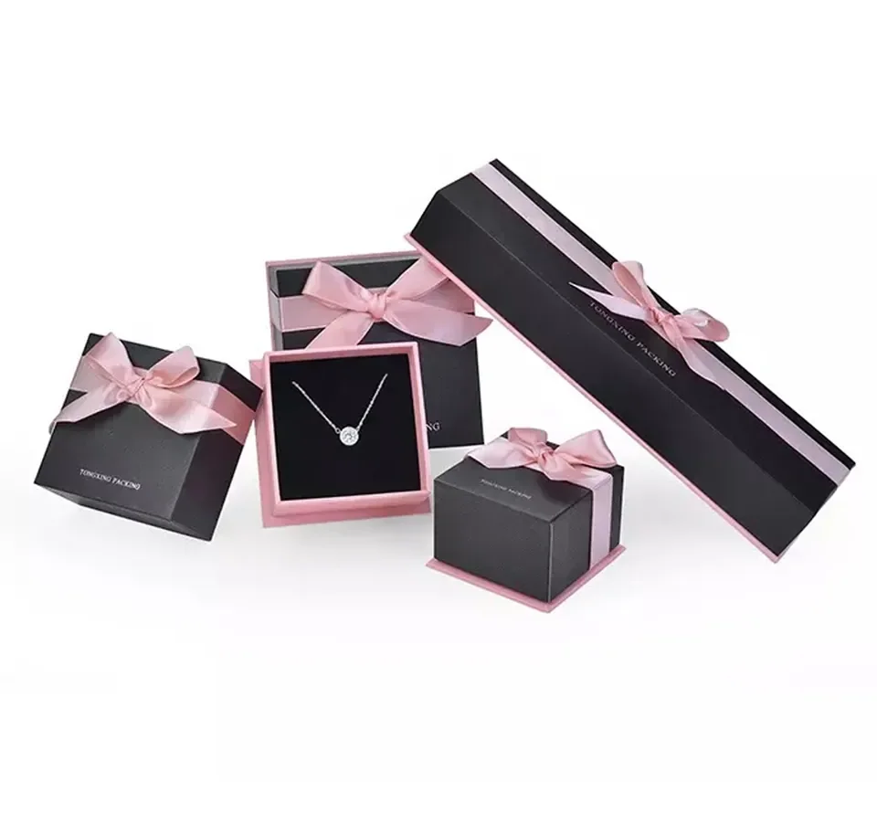 Pink&Black Earring Set Box — reference photograph 1
