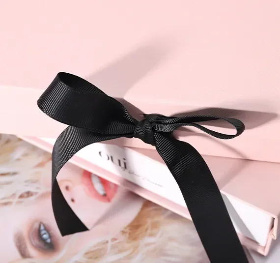 Pink Magnets Necklace Jewelry Box — reference photograph 3