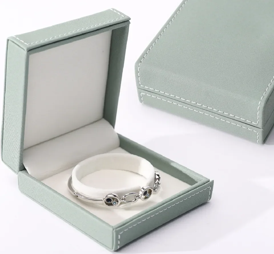 Premium Mint Bracelet Box — reference photograph 1