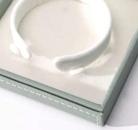 Premium Mint Bracelet Box — reference photograph 4