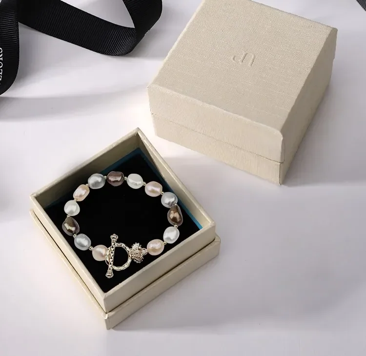 Small Bracelet Jewelry Box — reference photograph 5