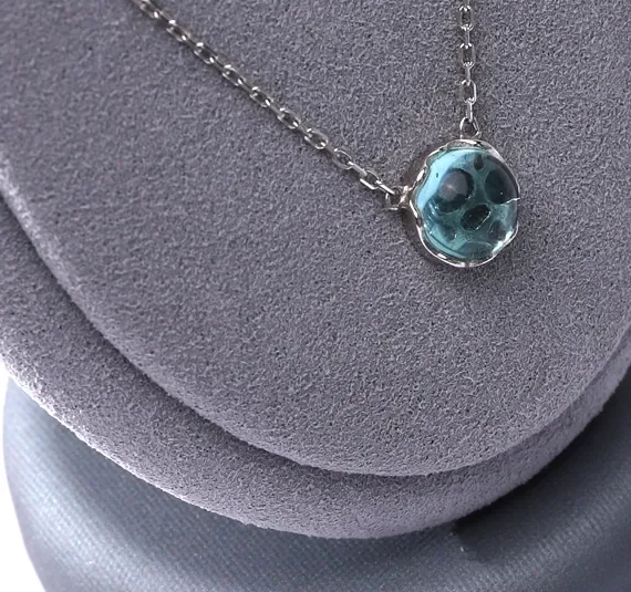 Small Jewelry Display — reference photograph 3