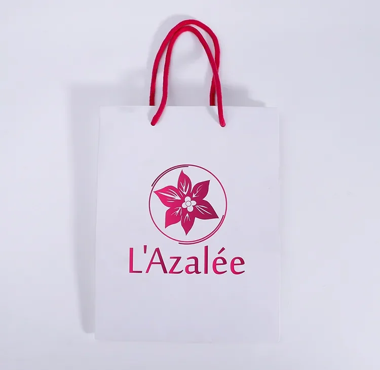 Stylish& luxury& elegant Valentine paper bag — reference photograph 5