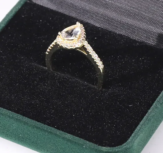Velvet Gem Ring Box — reference photograph 4