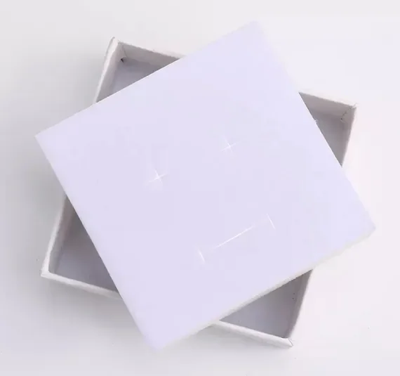 White Earring Set Box — reference photograph 4